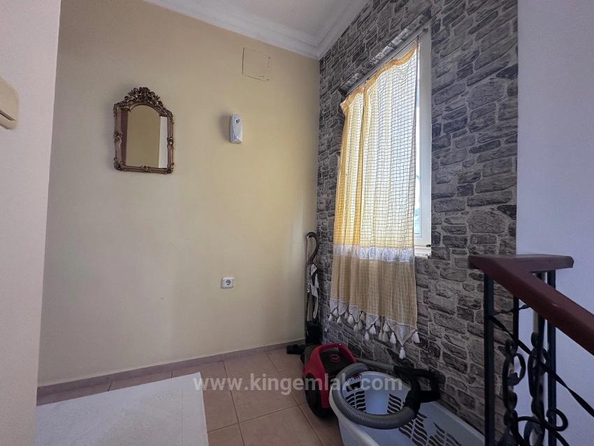 Charaktervolle Villa Auf Einem 500 M² Großen Privatgrundstück – Bietet Großes Potenzial.