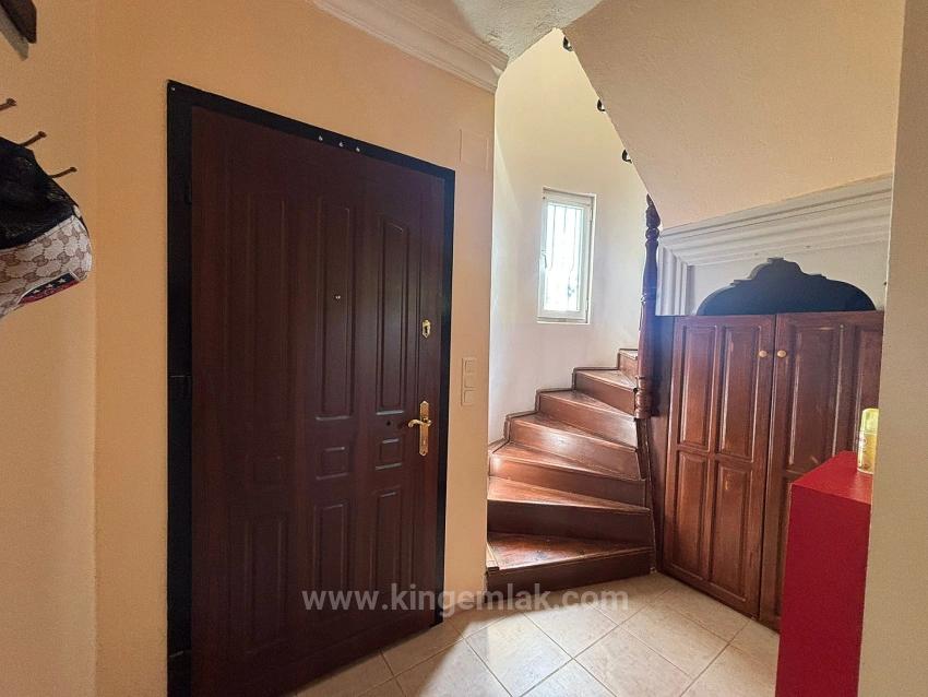 Charaktervolle Villa Auf Einem 500 M² Großen Privatgrundstück – Bietet Großes Potenzial.