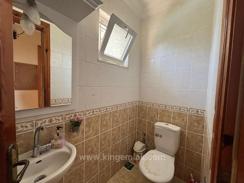 Charaktervolle Villa Auf Einem 500 M² Großen Privatgrundstück – Bietet Großes Potenzial.