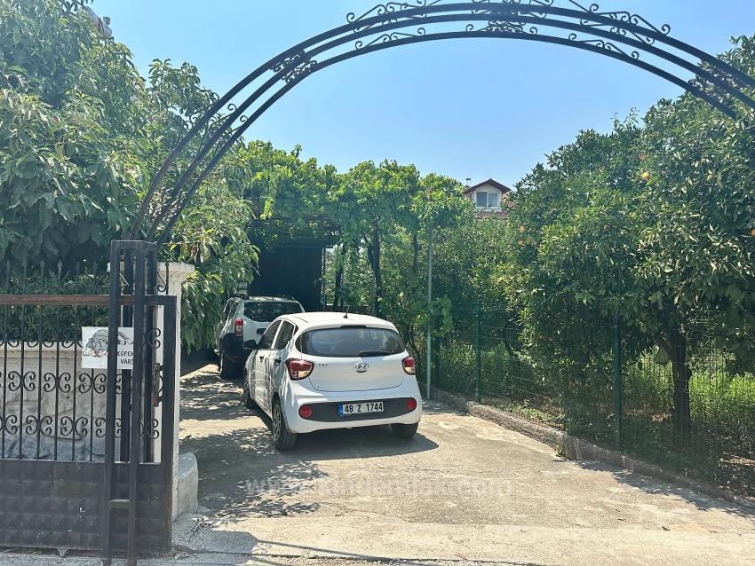 Traditionelles Türkisches Haus Mit Großem Grundstück