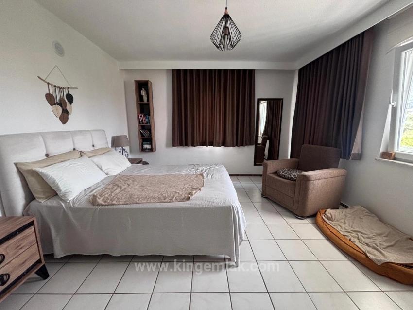 Traditionelles Türkisches Haus Mit Großem Grundstück