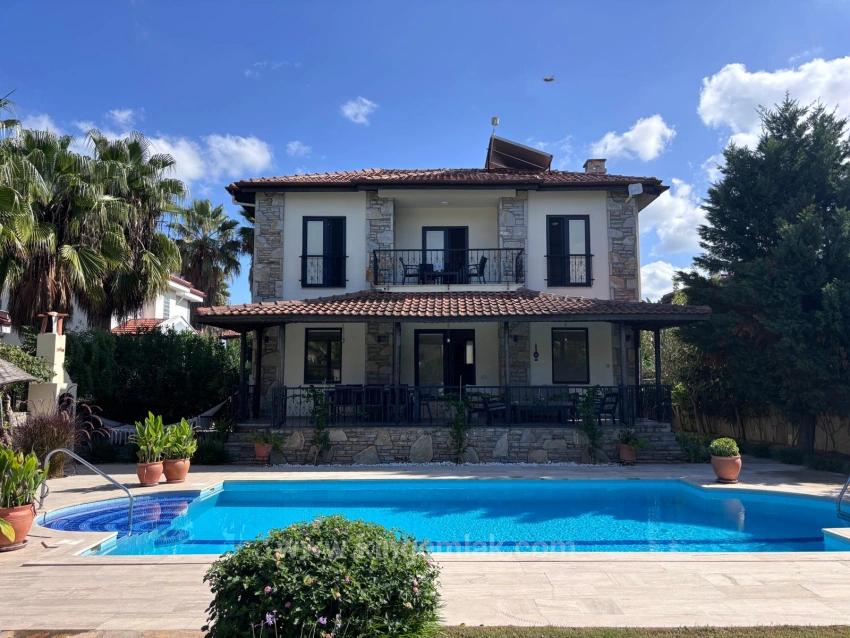 Elegante Villa Mit Privatem Pool Und Großem Garten In Dalyan Gülpınar