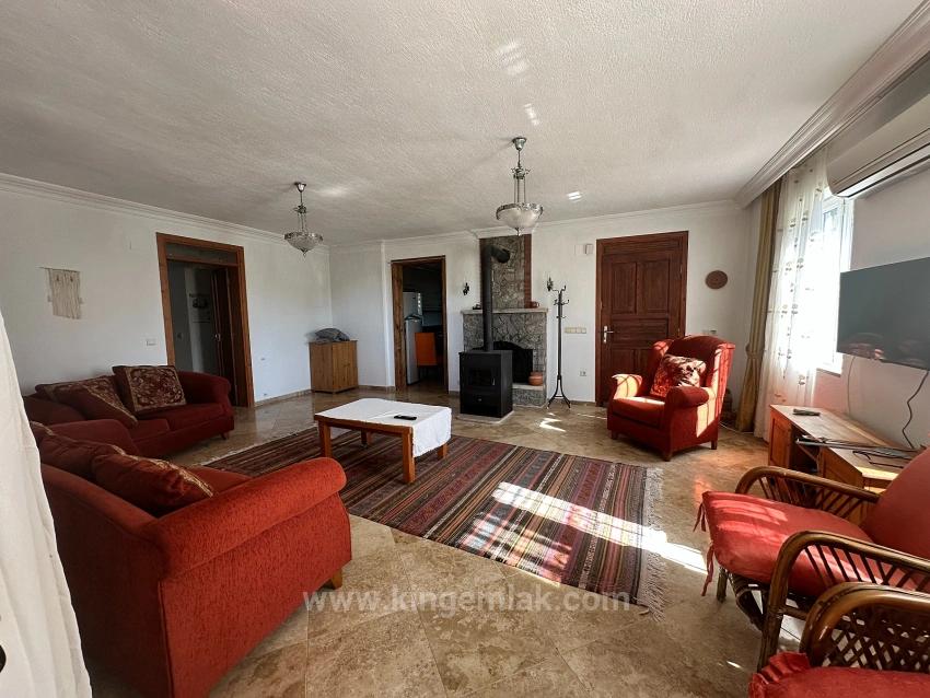 Traditioneller Bungalow Mit Privatem Pool Und Blick Auf Montenegro – Langzeitmiete