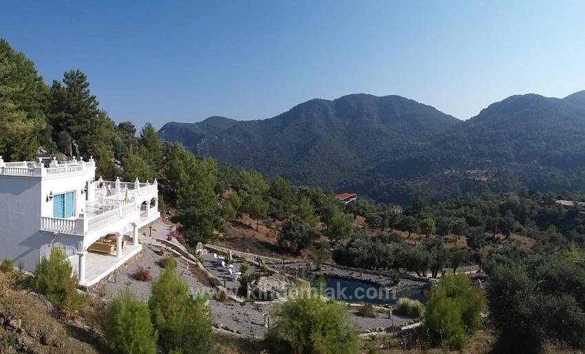 Luxuriöse Villa Mit 7 Schlafzimmern Und Unvergleichlichem Meerblick In Gökbel