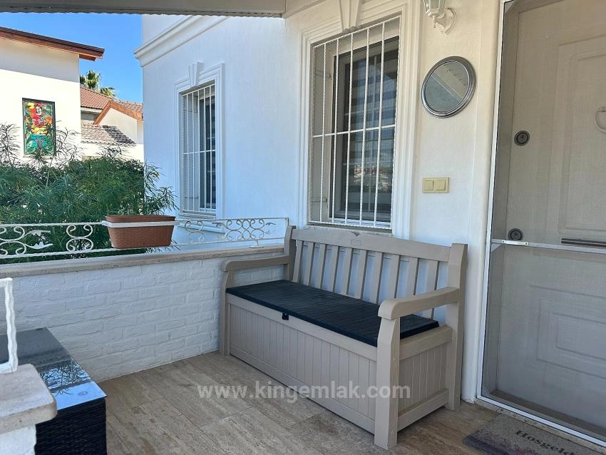 Villa Iris Ist Eine Moderne Doppelhaushälfte Mit Gemeinschaftspool.