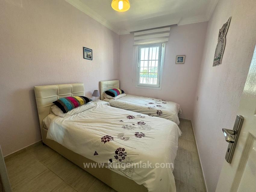 Villa Iris Ist Eine Moderne Doppelhaushälfte Mit Einem Gemeinschaftlich Genutzten Swimmingpool.