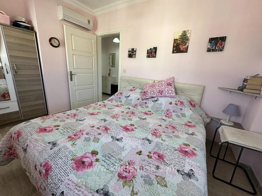 Villa Iris Ist Eine Moderne Doppelhaushälfte Mit Einem Gemeinschaftlich Genutzten Swimmingpool.