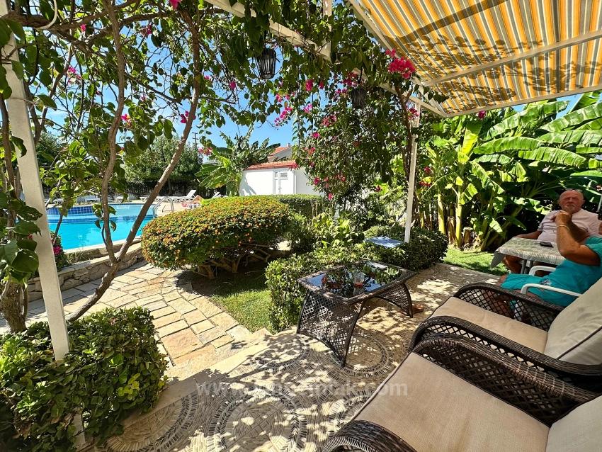 Ein Außergewöhnliches Leben, Geschmückt Mit Zeitloser Eleganz In Osmanağalar