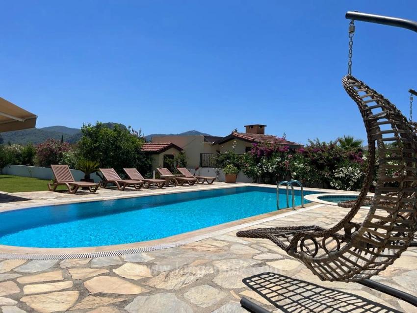 Zeitloser Luxus Mit Blick Auf Die Landschaft