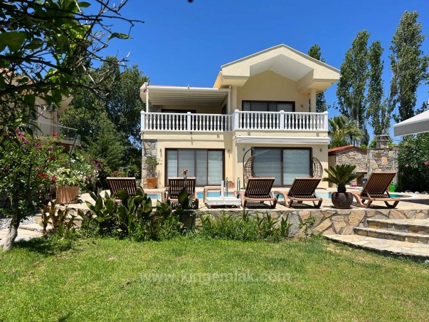 Zeitloser Luxus Mit Blick Auf Die Landschaft