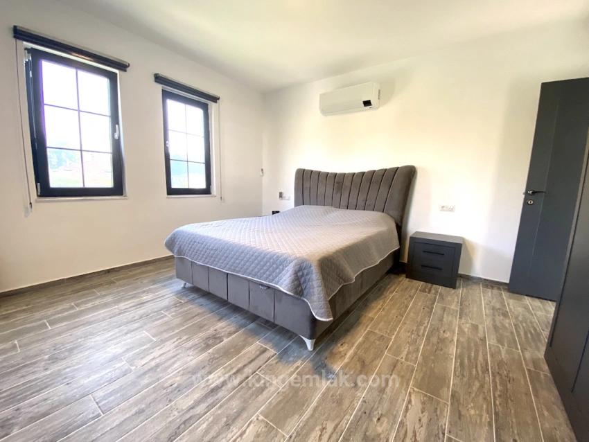 Ein Märchenhaftes Anwesen, Zwei Getrennte Leben