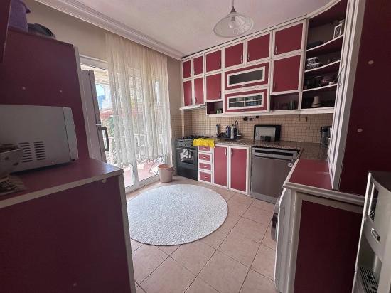 Charaktervolle Villa Auf Einem 500 M² Großen Privatgrundstück – Bietet Großes Potenzial.