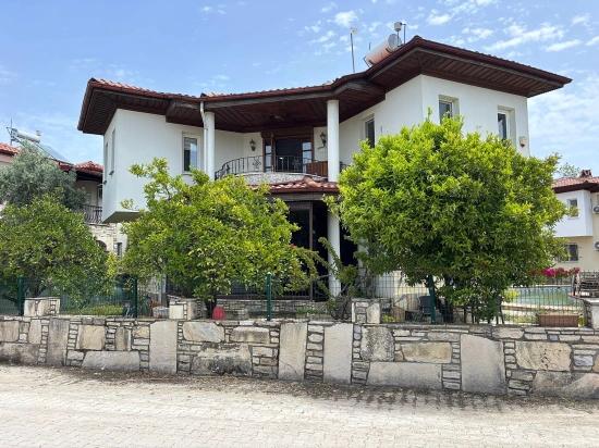 Villa Zum Verkauf In Einer Geschlossenen Wohnanlage In Dalyan Gülpınar
