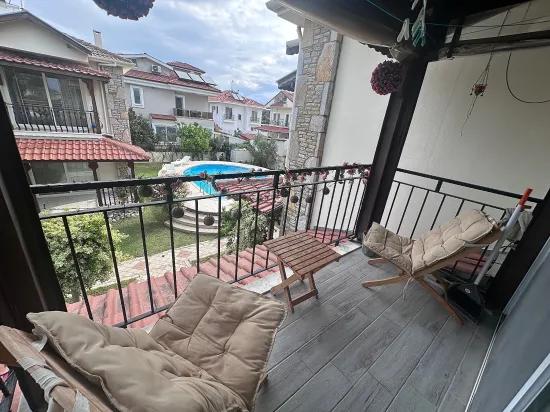 Dalyanda 1. Etage Apartment und geräumiger schöner Garten