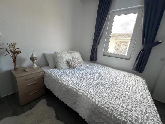 Dalyanda 1. Etage Apartment und geräumiger schöner Garten
