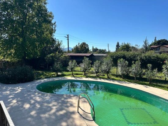 Traditioneller Bungalow (3+1 Schlafzimmer) Mit Privatem Pool Und Blick Auf Montenegro – Langzeitmiete