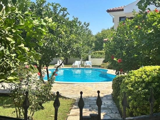 Villa Mit Zwei Schlafzimmern In Einem Charmanten Komplex In Gülpınar, Dalyan.