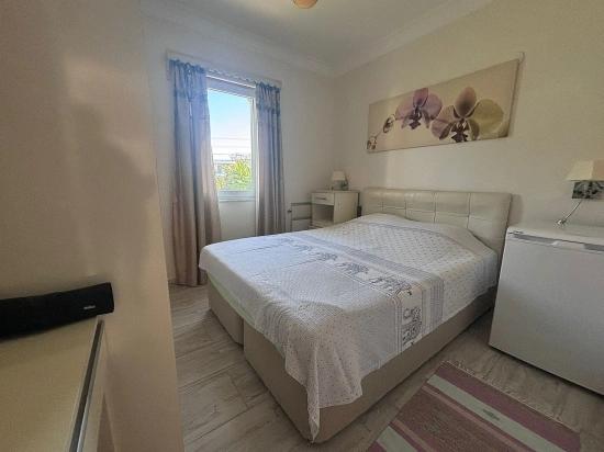 Stilvolle Und Gepflegte Ein-zimmer-wohnung Im Ersten Stock