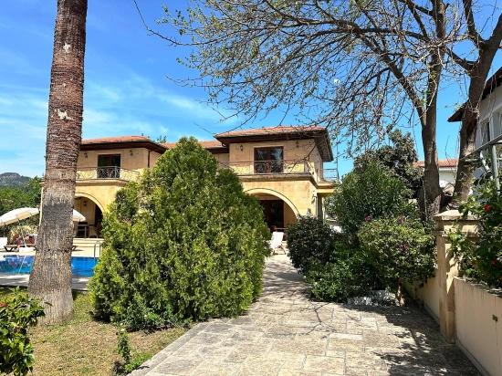 Eine Unvergleichliche, Palastartige Villa Im Herzen Von Dalyan.