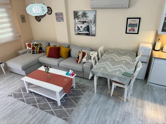 Ein Außergewöhnliches Leben, Geschmückt Mit Zeitloser Eleganz In Osmanağalar