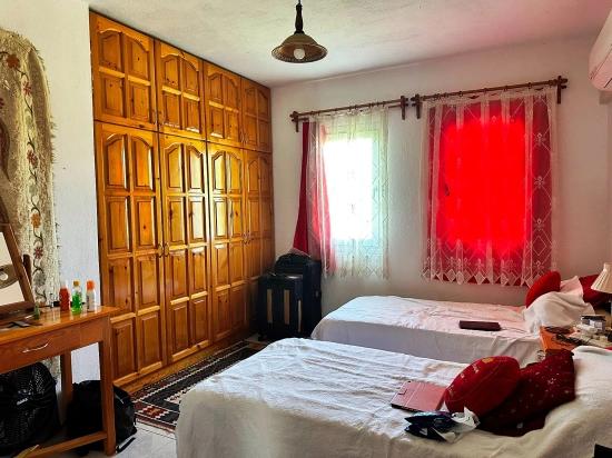 Ein Friedliches Leben Inmitten Des Flüsterns Der Berge