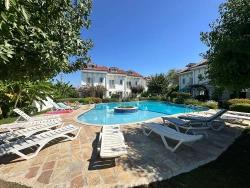 Ein Außergewöhnliches Leben, Geschmückt Mit Zeitloser Eleganz In Osmanağalar