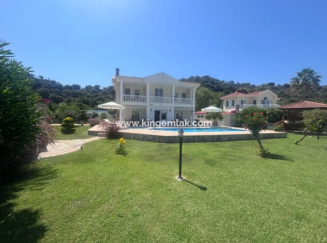 Stunning Villa With Tomb Views