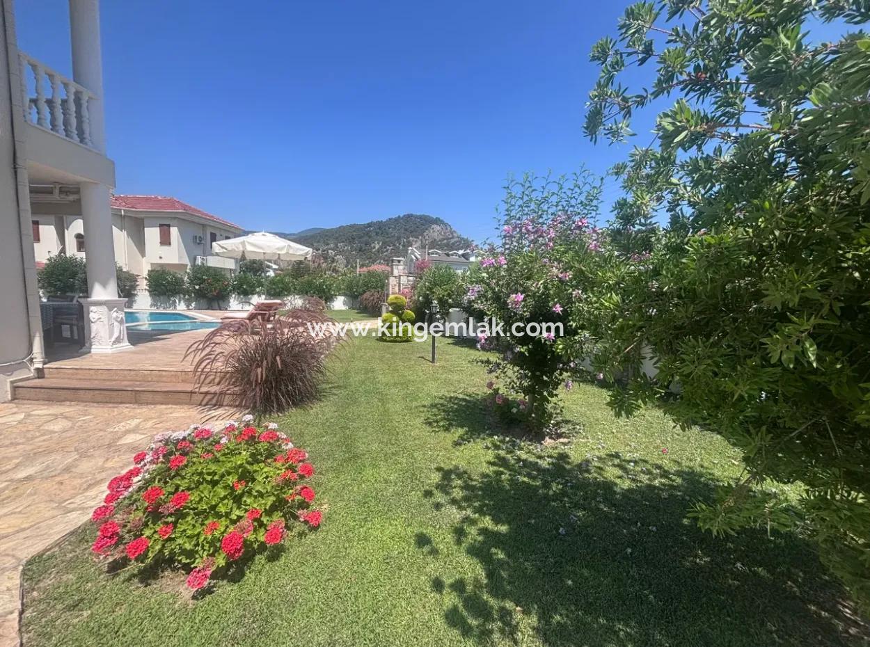 Stunning Villa With Tomb Views