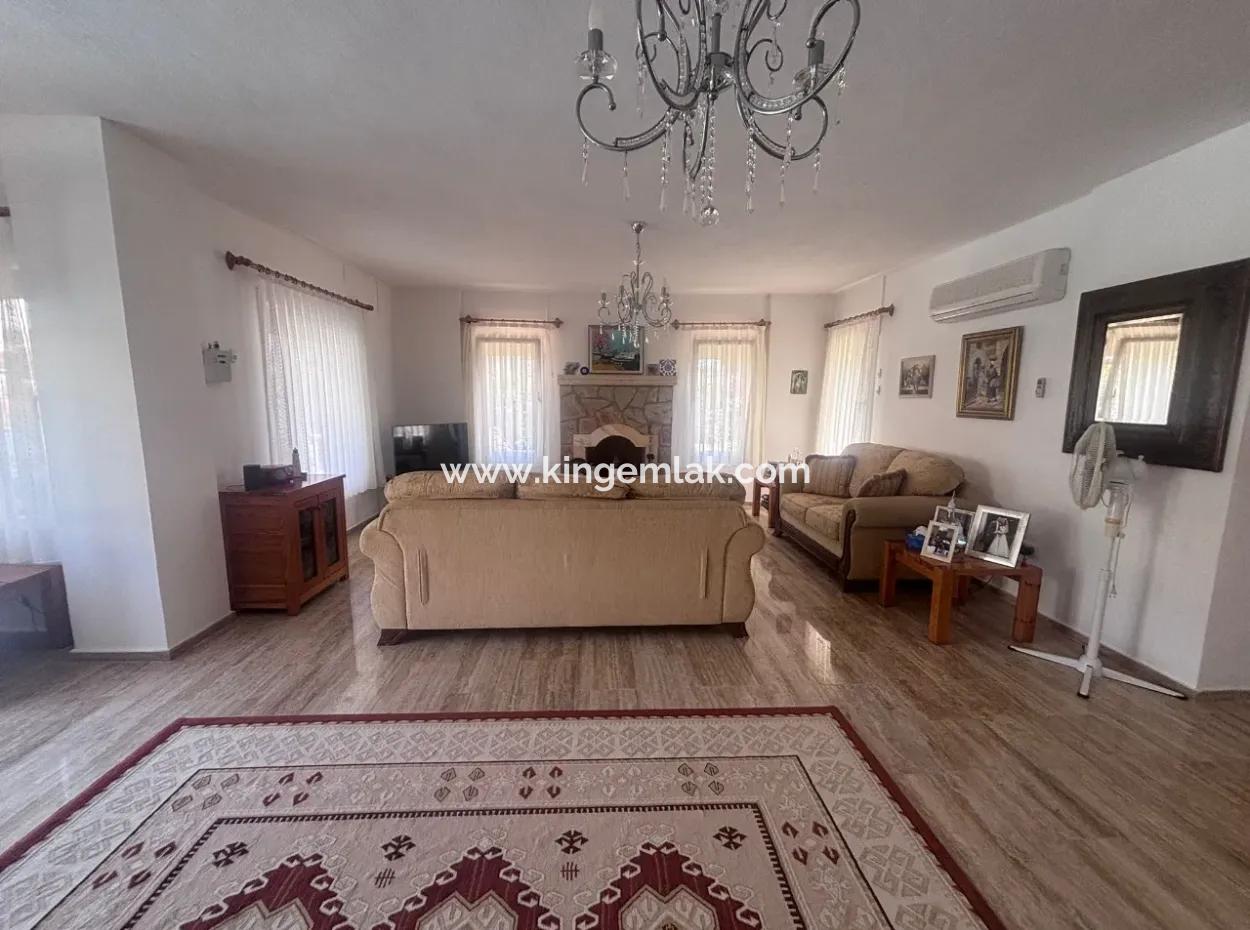 Stunning Villa With Tomb Views