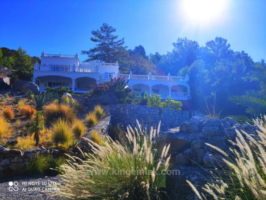 Luxury 7-Bedroom Mansion With Unparalleled Sea Views In Gökbel