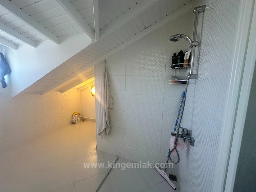 A Chic And Timeless Villa On Distinguished Complex