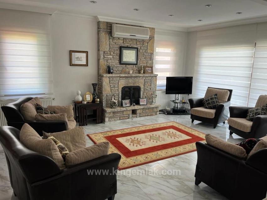 A Timeless Luxury Opening To The View