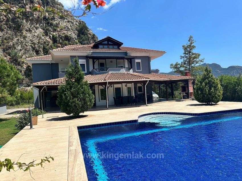 Luxury Nature Villa Located On A 6,000 M² Private Plot
