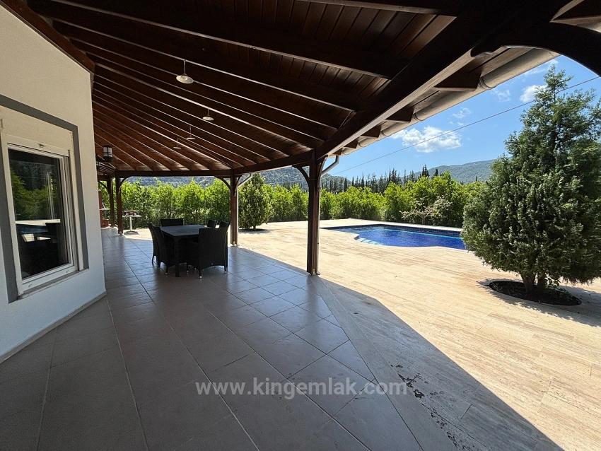 Luxury Nature Villa Located On A 6,000 M² Private Plot