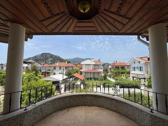 Attractive Villa On Small Complex
