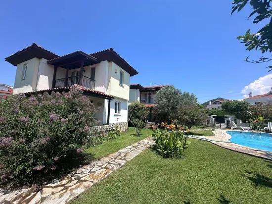 In Gülpınar, Mountain View And Within Walking Distance To The City Centre Detached Villa