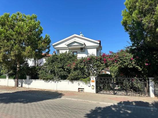 Stylish Semi-Detached Villa With Shared Pool In The Heart Of Dalyan's Osmanaglar District