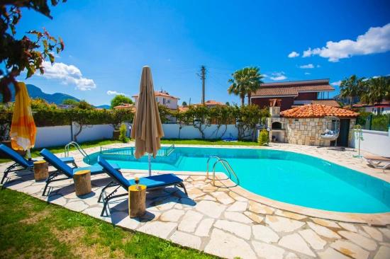 Stylish And Fully Renovated Private Villa With Montenegro Views – Memphis Blue