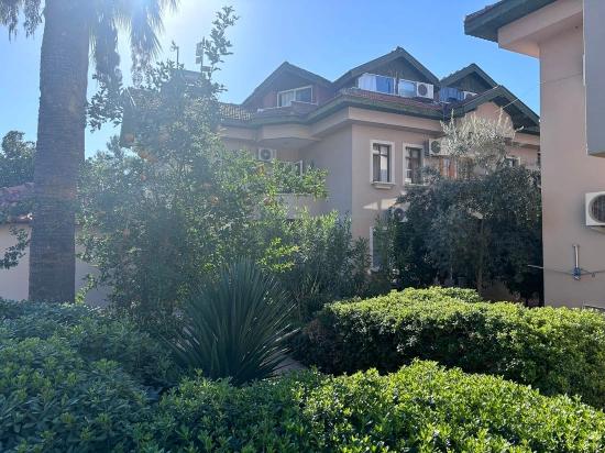 First Floor, Stylish And Well-Maintained One-Bedroom Apartment