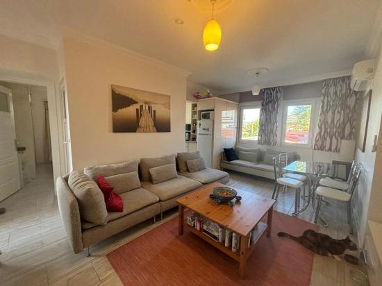 First Floor, Stylish And Well-maintained One-bedroom Apartment