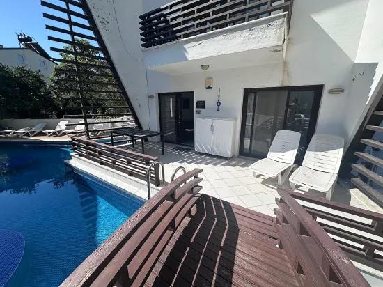 Modern Elegance Integrated With The River