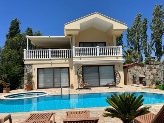 Stunning Villa with Endless Views