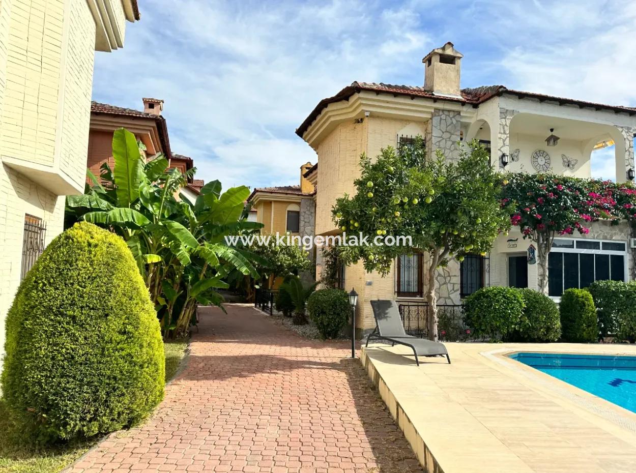 Detached Villa On A Complex