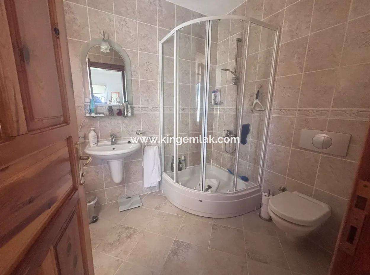 Stunning Villa With Tomb Views