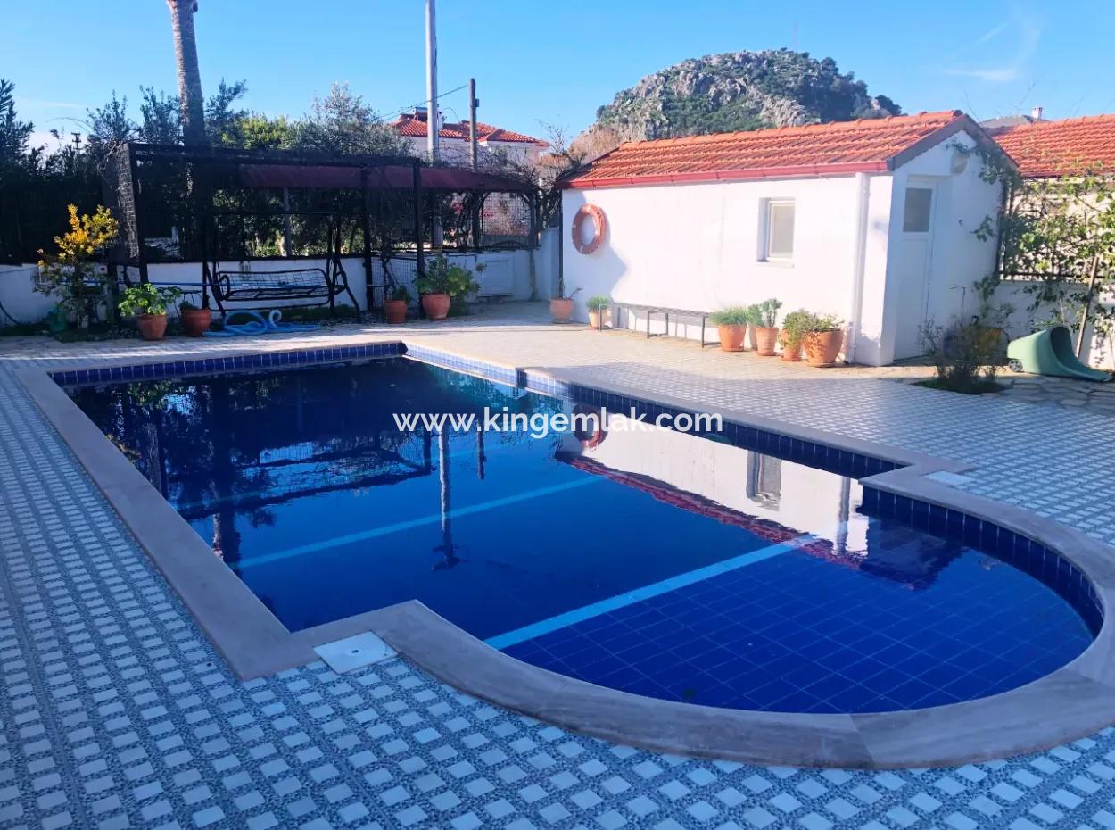 Elegant Detached Villa With Private Pool