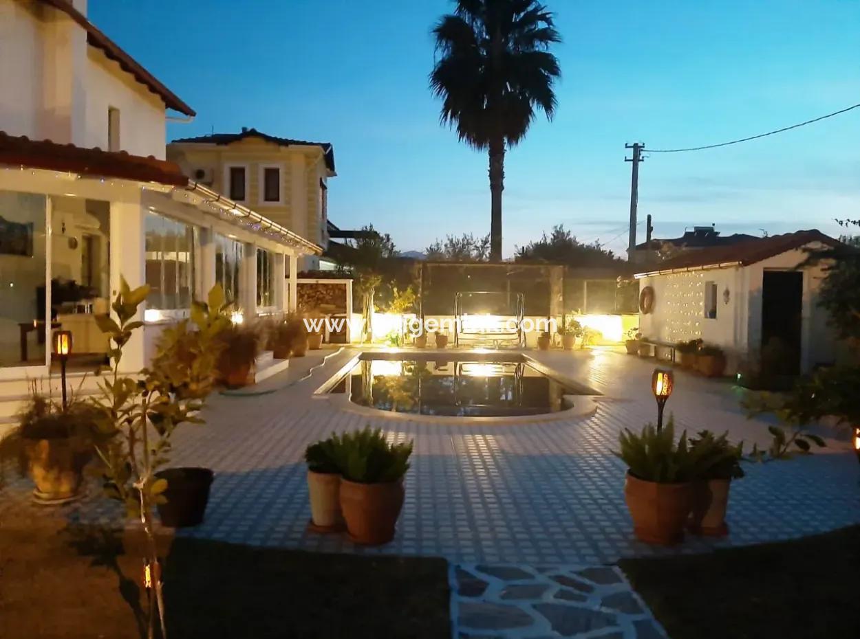 Elegant Detached Villa With Private Pool