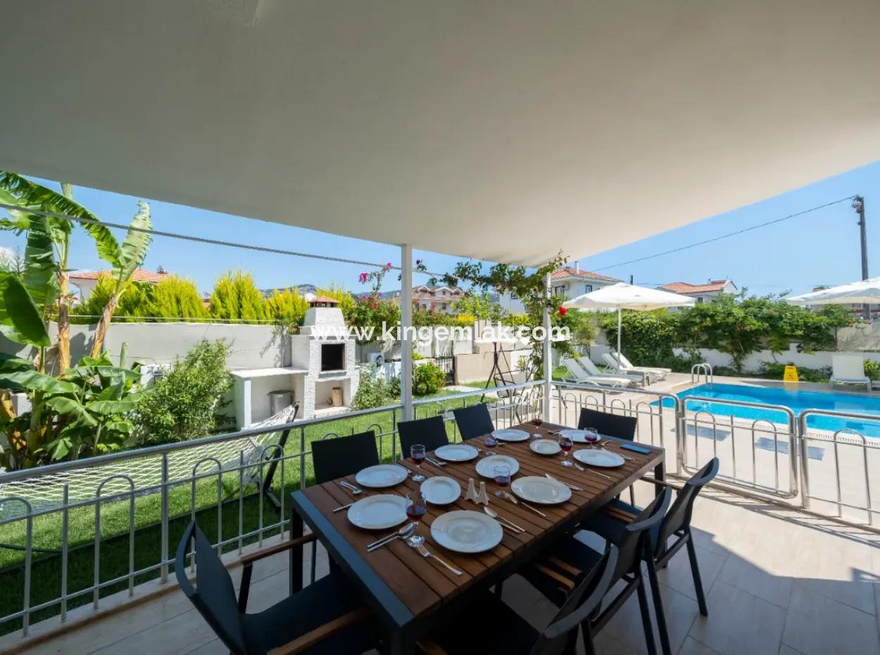 Modern 4 Bed Villa In Quiet Area