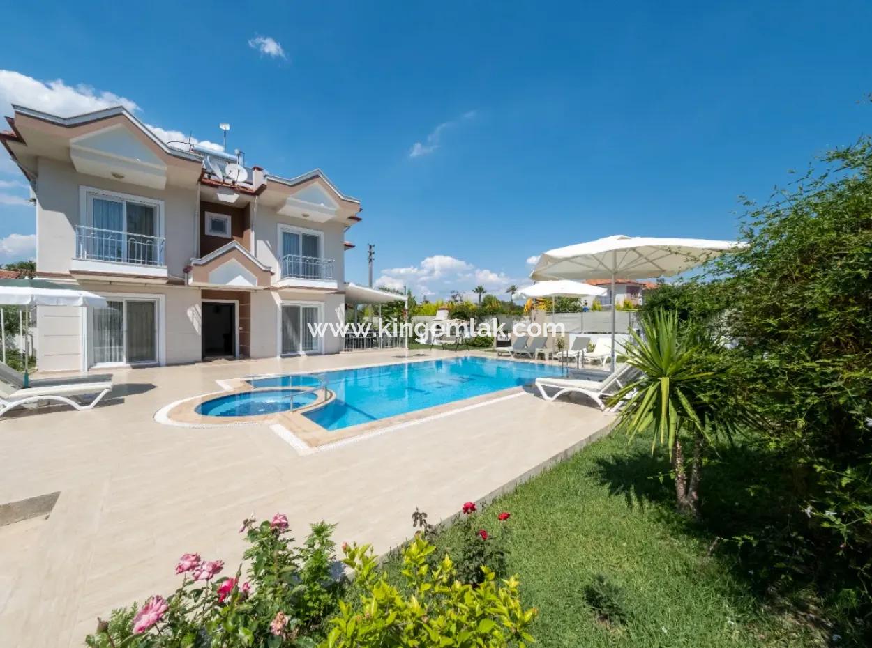 Modern 4 Bed Villa In Quiet Area