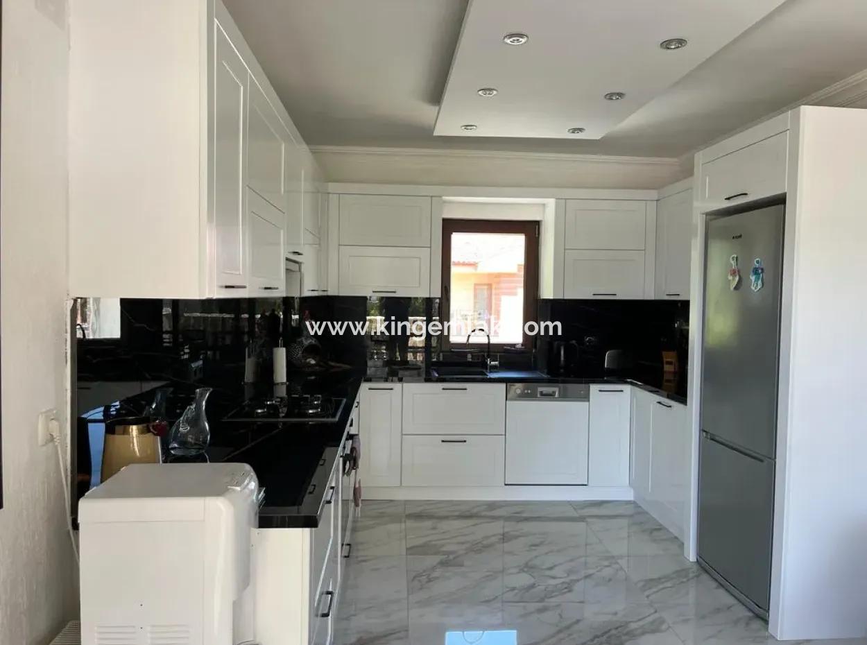 Stunning Detached Private Villa