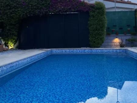 Stylishly Modern Private Villa In Town